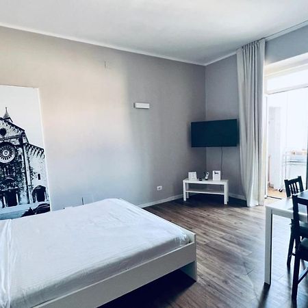 Central Station Apartment Бари Экстерьер фото