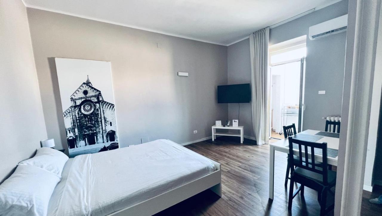 Central Station Apartment Бари Экстерьер фото