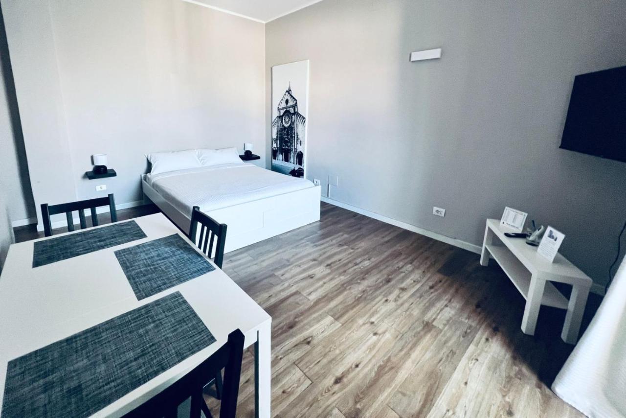 Central Station Apartment Бари Экстерьер фото