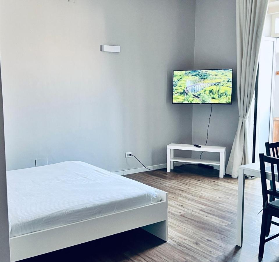 Central Station Apartment Бари Экстерьер фото